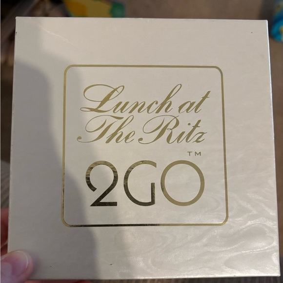 Lunch At The Ritz 2 GO Cat Pin And Bracelet With Original Box And Papers - Picture 9 of 10